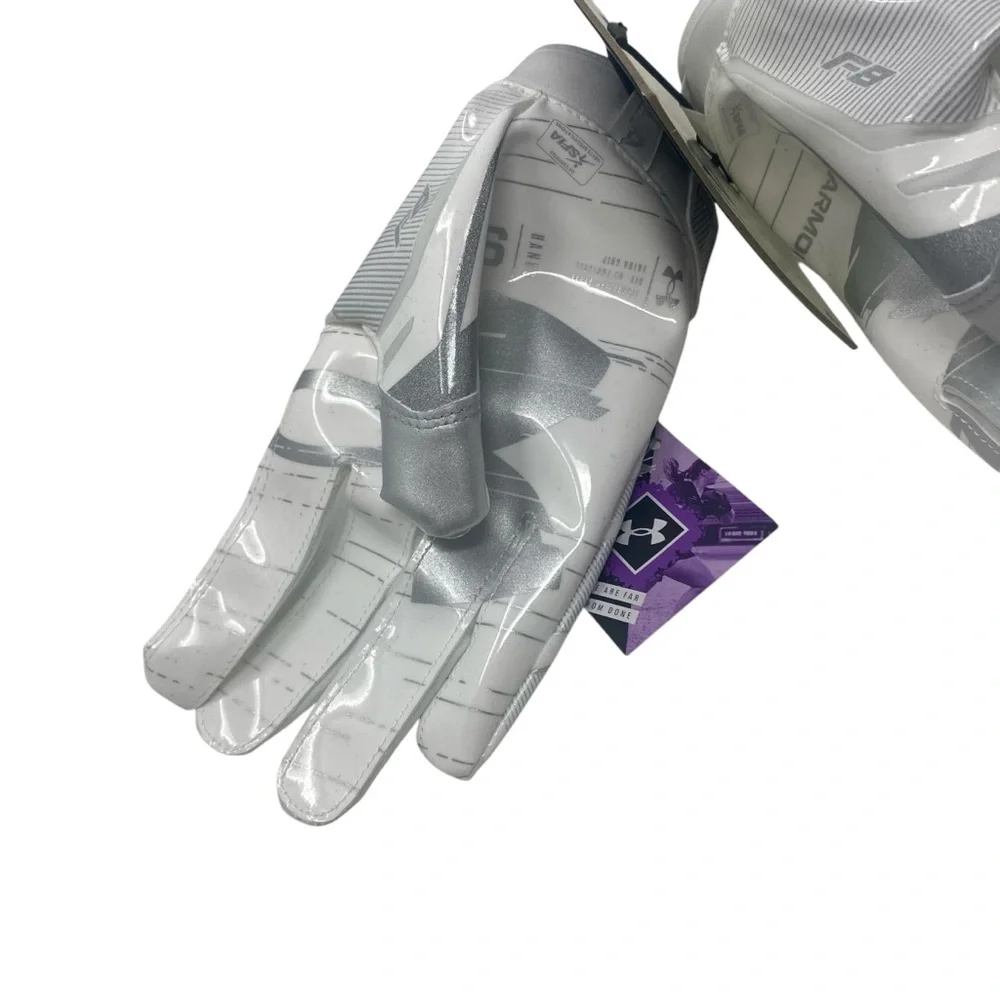 Under Armour UA F8 Women’s Football Gloves Size Large Silver‎ & White NWT